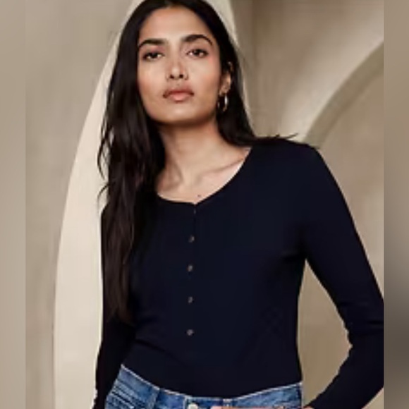 Banana Republic long sleeve Henley tee shirt (Blue) - Picture 4 of 4